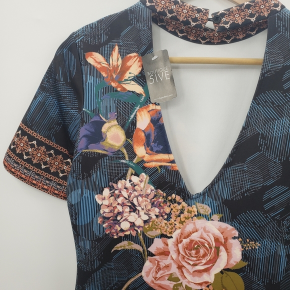 NEW WITH TAGS  OPEN BACK DRESS - Picture 4 of 7